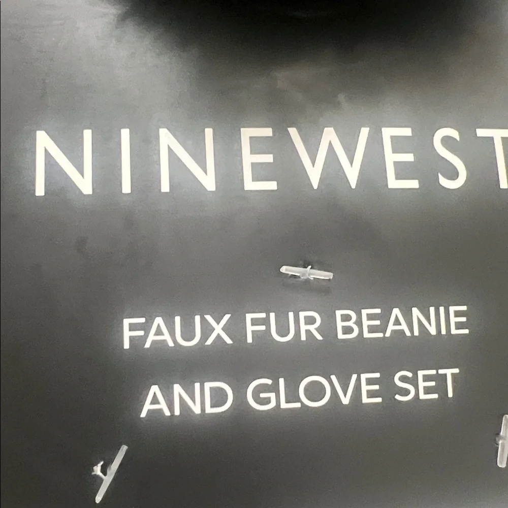 Vince Camuto & Nine West Blush Faux Fur‎ Beanie & Glove Set ONE SIZE